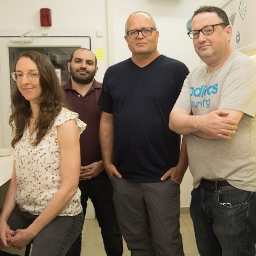 מימין לשמאל: ד"ר דויד אליס, פרופ' אבנר רוטשילד, ד"ר דניאל גרוה ויפעת פיקנר